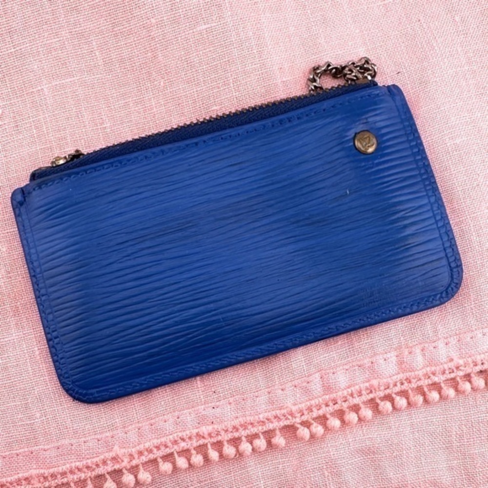 AUTHENTIC Louis Vuitton Epi Key Pouch. Color: Toledo - Picture 2 of 12